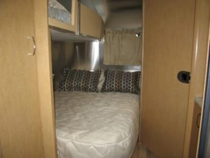 23D Flying Cloud Bunk Rear Corner Bed & Bunk