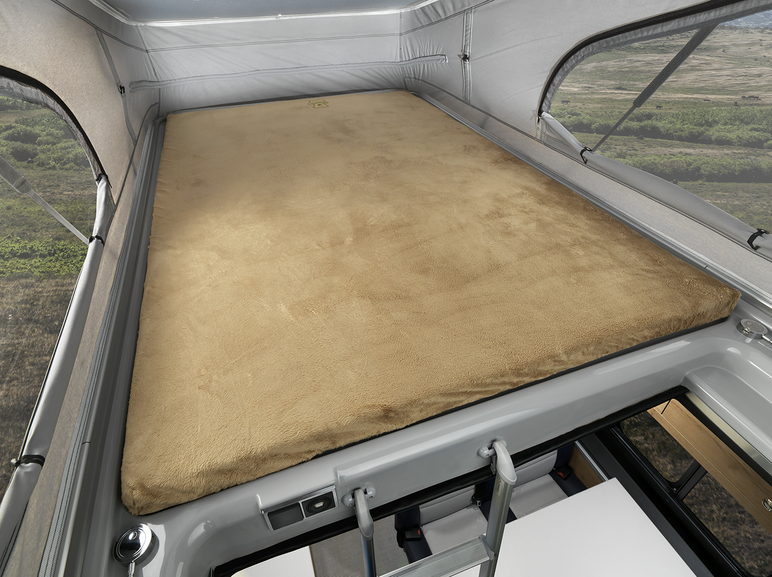 2023 Rangeline Interior Pop-Top WEB
